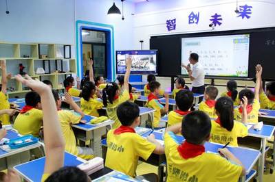 云端牵手助力教育扶贫,城乡互动创新融合应用--省电化教育馆组织开展2020年城乡中小学信息技术融合应用教学研讨暨&ldquo;湘教关爱行&rdquo;志愿服务活动