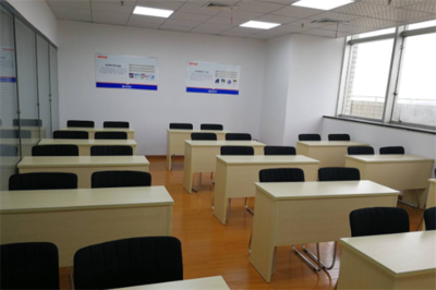 华秦教育 开创教育信息服务新篇章